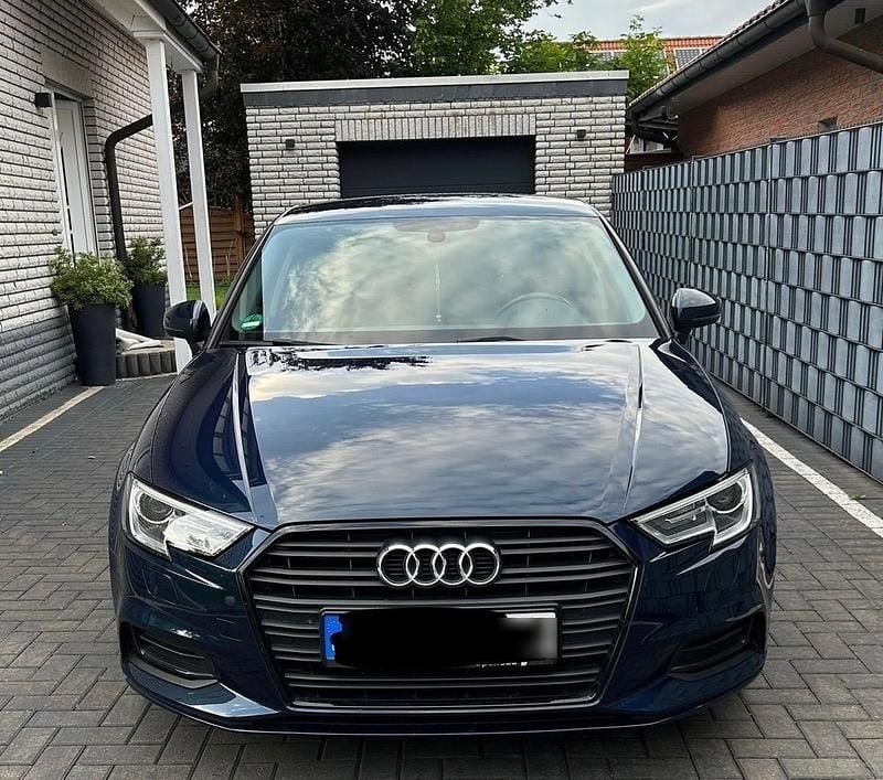 Blau Gebraucht 2017 Audi A3 Limousine | 14.000 € (Guter Preis) - Bild 1/4