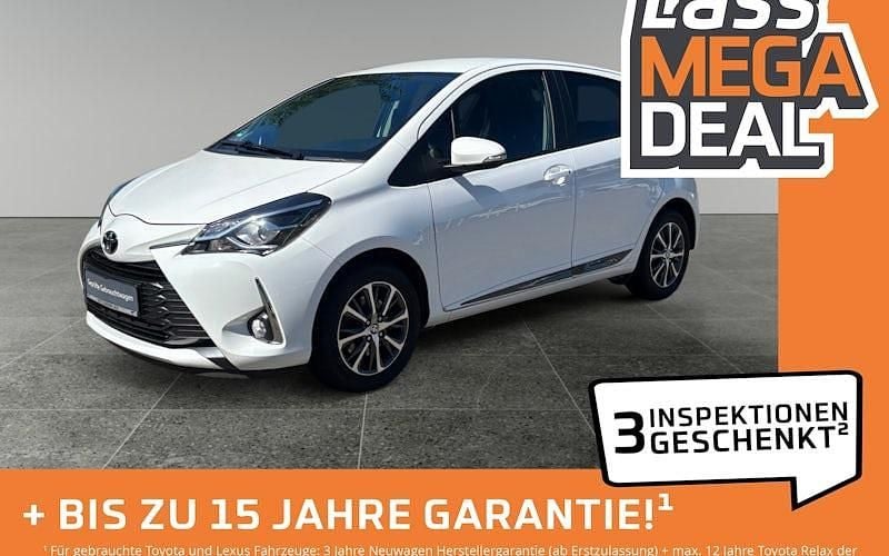 Weiß Gebraucht 2019 Toyota Yaris Club Limousine | 11.980 € (Fairer Preis) - Bild 1/4