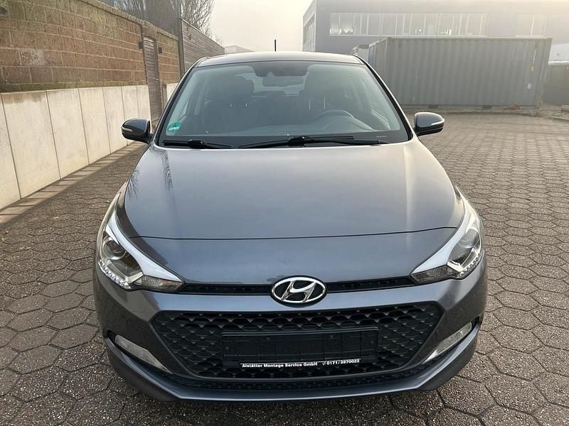 Grau Gebraucht 2018 Hyundai i20 Active Kleinwagen | 12.800 € (Fairer Preis) - Bild 1/4