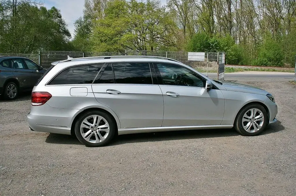 Gebraucht Mercedes E350 258 PS (189 kW) 2015 Silber Limousine