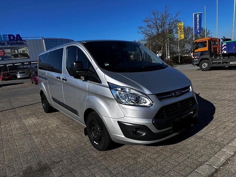 Gebraucht Ford Transit 131 PS (96 kW) 2017 Silber Van / Kleinbus