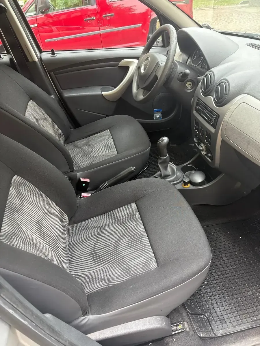 Gebraucht Dacia Sandero 55 PS (40 kW) 2009 Silber Kleinwagen