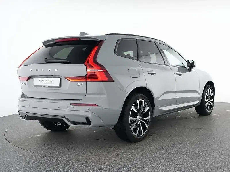 Gebraucht Volvo XC60 Plus 197 PS (144 kW) 2023 Grau SUV