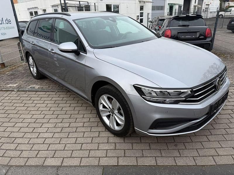 Gebraucht VW Passat 122 PS (89 kW) 2024 Silber Kombi