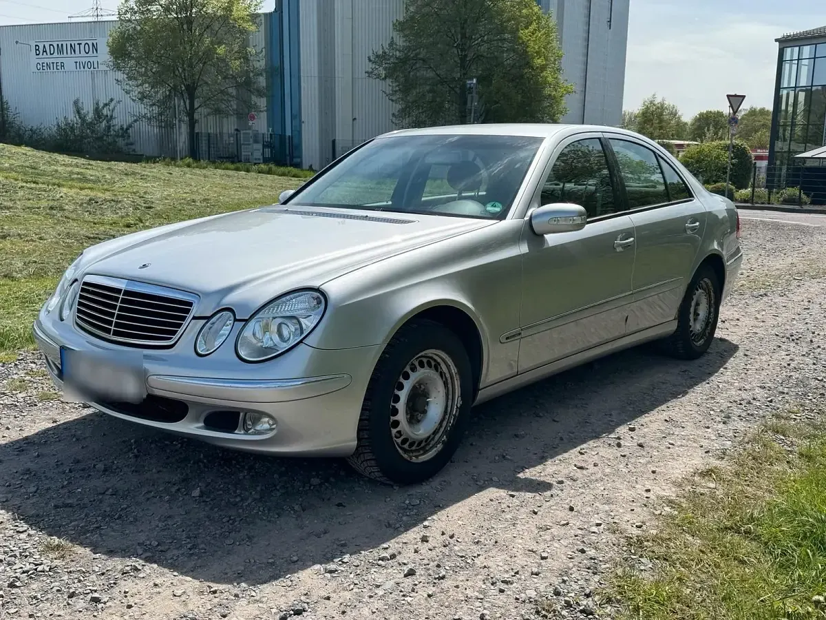 Gebraucht Mercedes E240 177 PS (130 kW) 2002 Silber Limousine