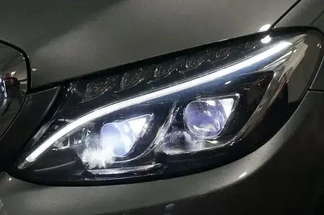 Gebraucht Mercedes C180 Exclusive 156 PS (114 kW) 2016 Grau metallic Kombi