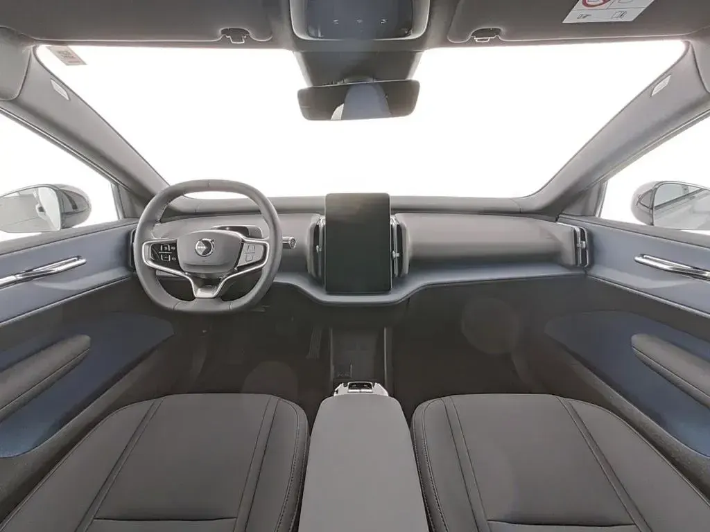 Używany Volvo EX30 Plus 200 kW (272 KM) 2025 Szary SUV