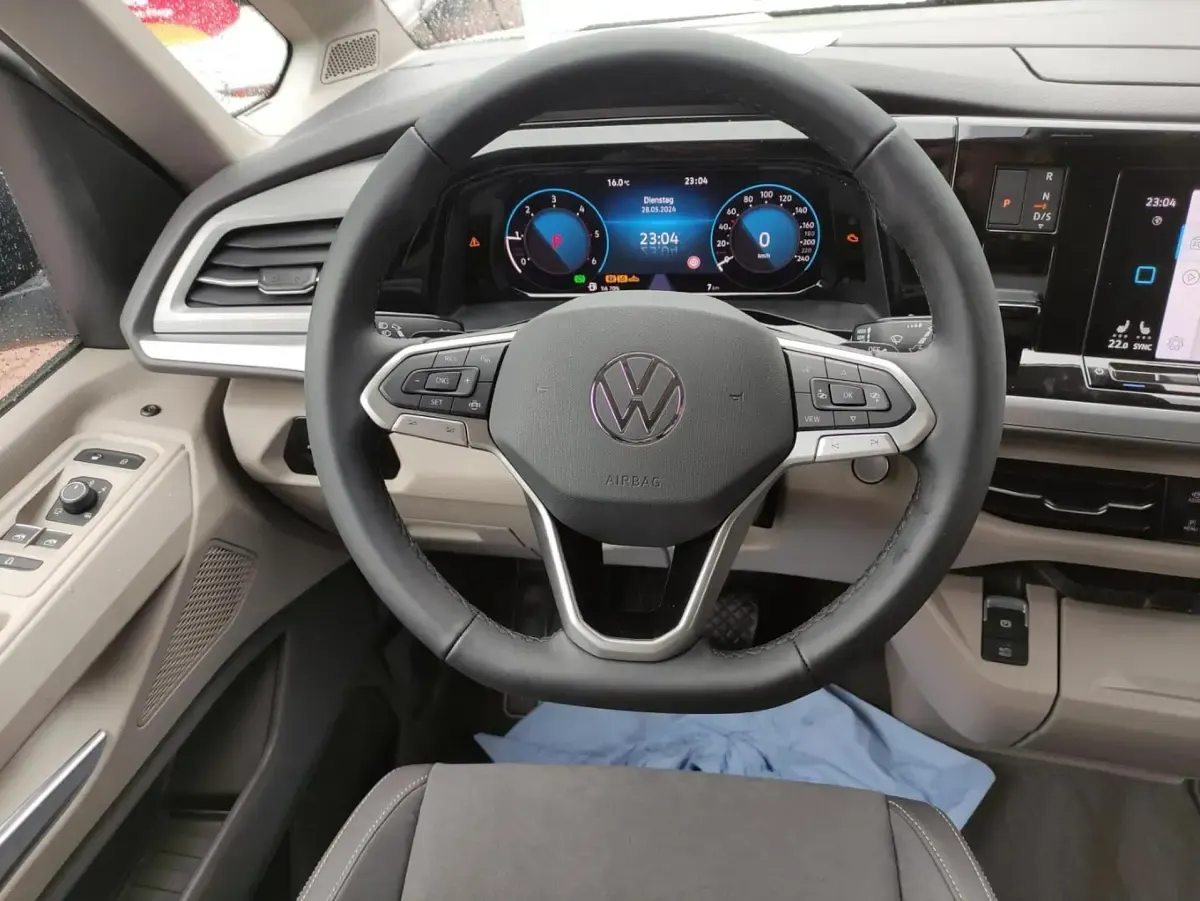 Używany VW Multivan Life 150 KM (110 kW) 2024 Minivan