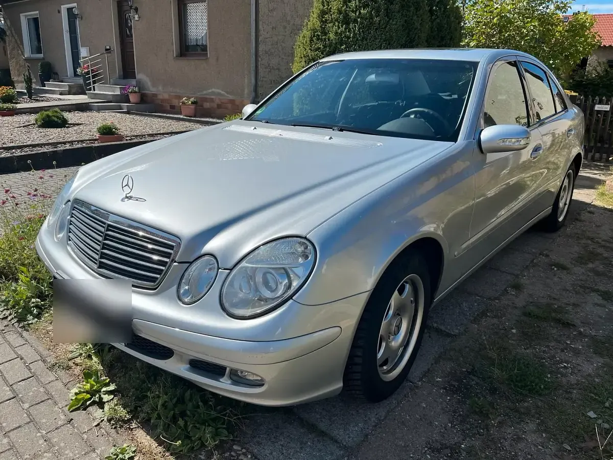 Second-hand Mercedes E200 163 CP (119 kW) 2006 Argintiu Berlinǎ