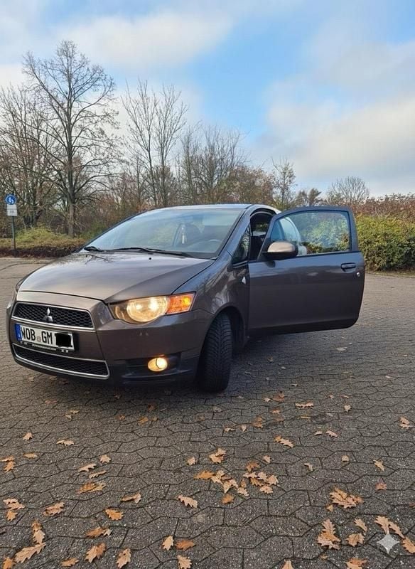 Gebraucht Mitsubishi Colt 68 PS (50 kW) 2011 Braun Kleinwagen