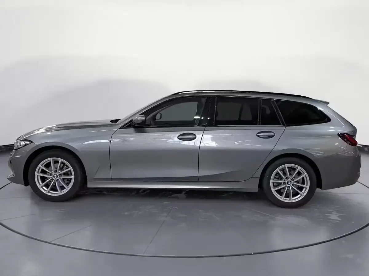 Gebraucht BMW 318 Comfort Edition 156 PS (114 kW) 2025 Grau Kombi