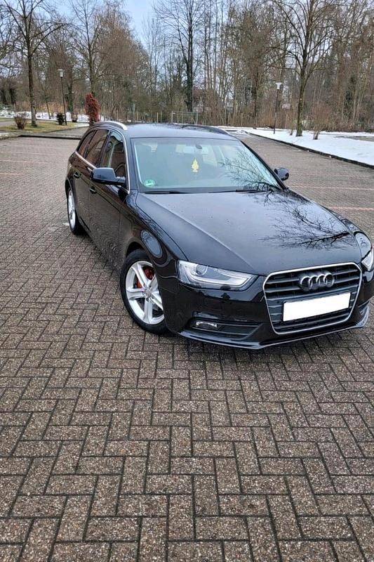 Schwarz Gebraucht 2013 Audi A4 Kombi | 11.100 € (Etwas zu teuer) - Bild 1/4