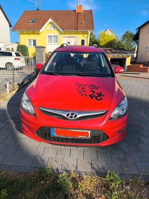 Rot Gebraucht 2011 Hyundai i30 Classic Kombi | 1.100 € (Guter Preis) - Bild 1/4