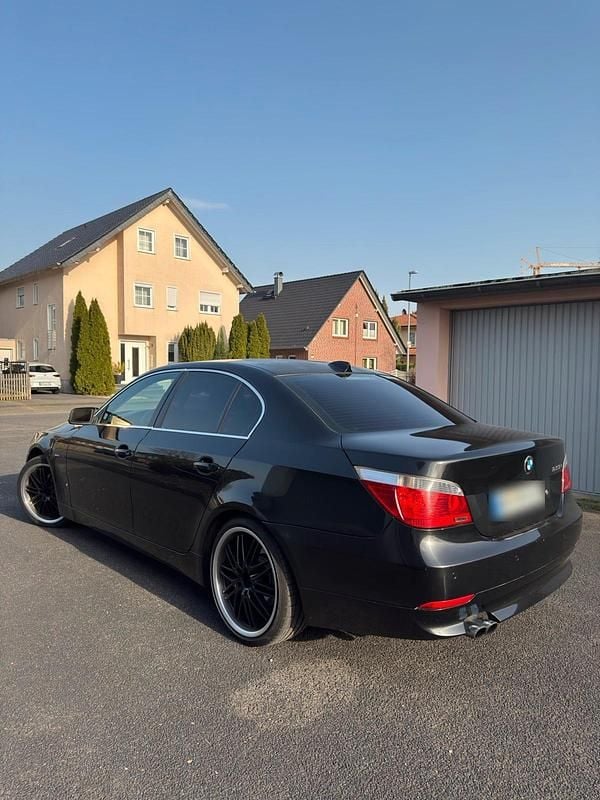 Gebraucht BMW 523 177 PS (130 kW) 2005 Schwarz Limousine