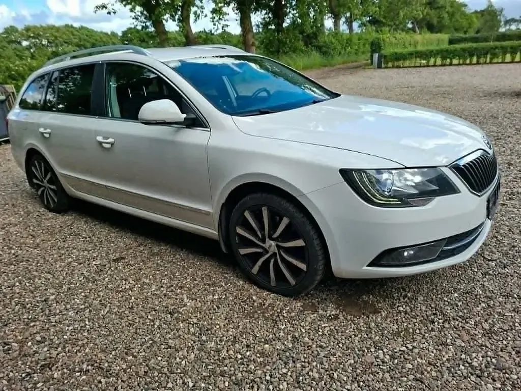 Gebraucht Skoda Superb Elegance 170 PS (125 kW) 2014 Weiß Kombi