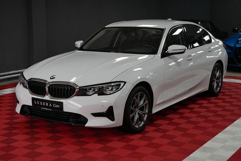 Weiß Gebraucht 2022 BMW 320 Sport Line Limousine | 24.990 € (Fairer Preis) - Bild 1/4