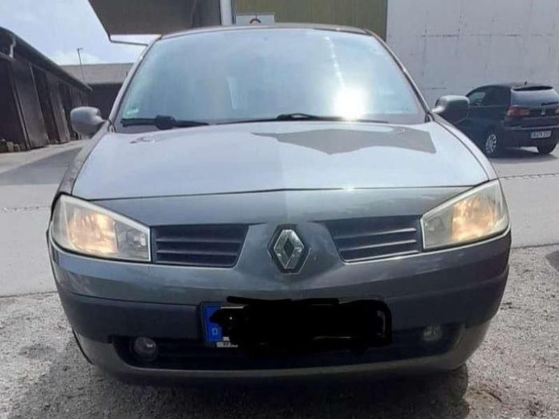 Grau Gebraucht 2004 Renault Mégane GrandTour Kombi | 700 € (Superpreis) - Bild 1/4
