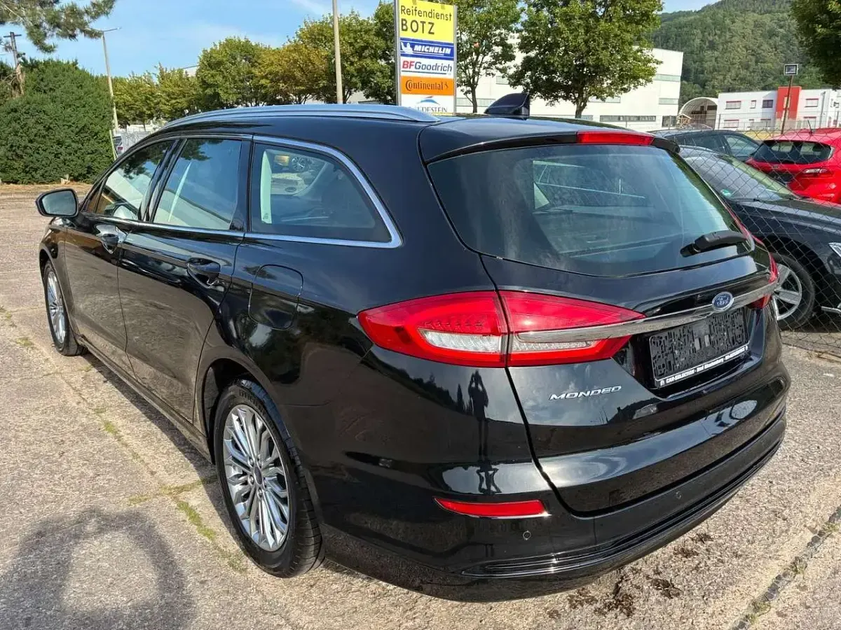 Gebraucht Ford Mondeo Titanium 150 PS (110 kW) 2022 Agate black (metallic) Kombi