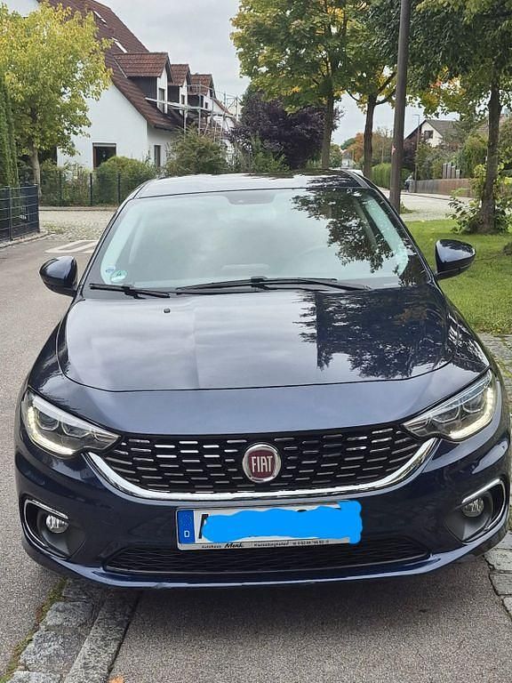 Blau Gebraucht 2016 Fiat Tipo Lounge Limousine | 8.400 € (Fairer Preis) - Bild 1/4