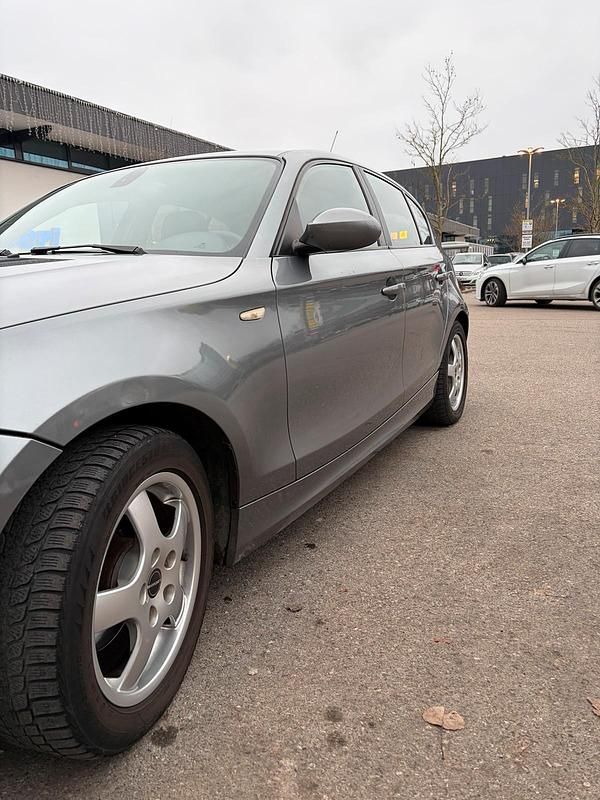 Gebraucht BMW 118 143 PS (105 kW) 2009 Grau Kleinwagen