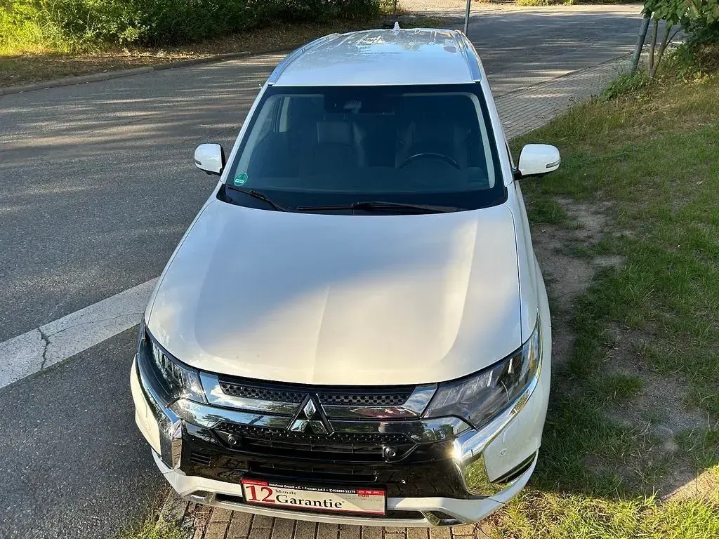 Gebraucht Mitsubishi Outlander P-HEV Plus 224 PS (164 kW) 2019 Weiß SUV