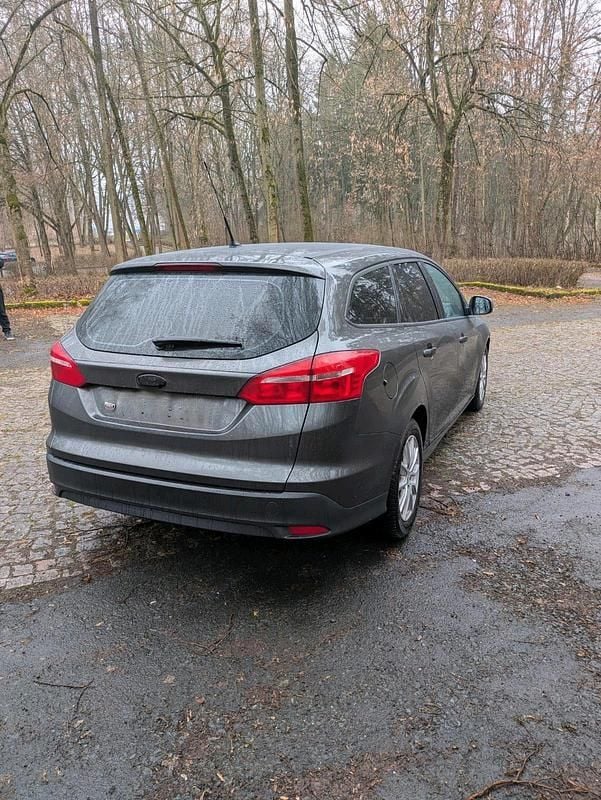 Gebraucht Ford Focus 100 PS (73 kW) 2016 Grau Kombi