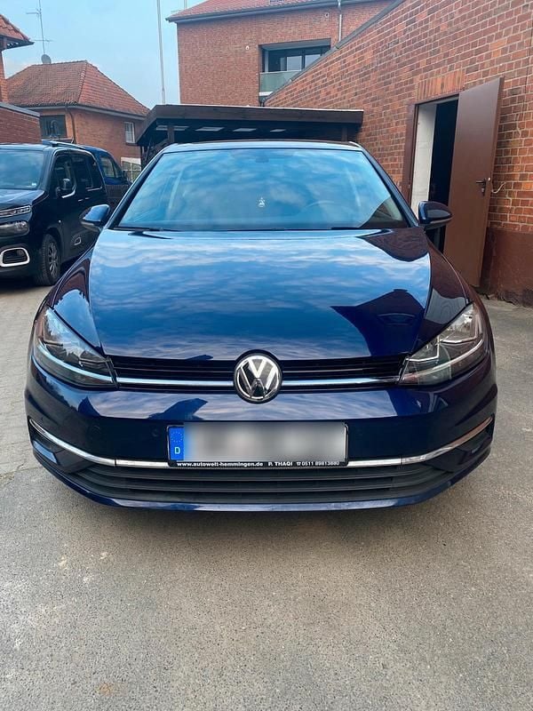 Blau Gebraucht 2017 VW Golf Coupé | 11.000 € (Fairer Preis) - Bild 1/4