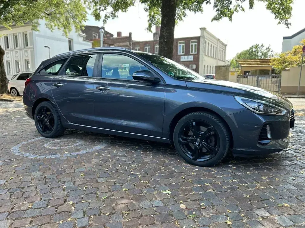 Gebraucht Hyundai i30 Trend 136 PS (100 kW) 2017 Grau Kombi