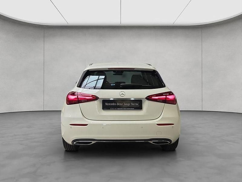 Gebraucht Mercedes A200 Advanced 163 PS (119 kW) 2024 Weiß Limousine