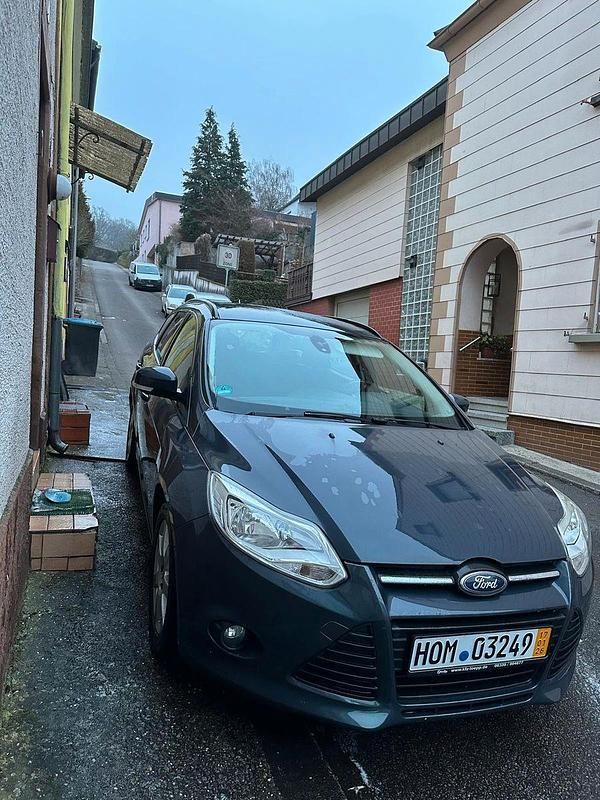 Gebraucht Ford Focus SYNC Edition 125 PS (91 kW) 2013 Blau Kombi