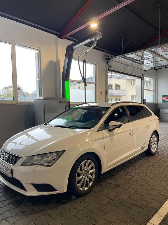 Weiß Gebraucht 2014 Seat Leon ST Kombi | 4.700 € (Fairer Preis) - Bild 1/4