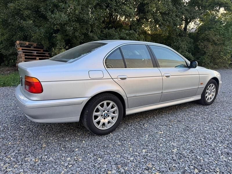 Gebraucht BMW 520 170 PS (125 kW) 2001 Silber Limousine
