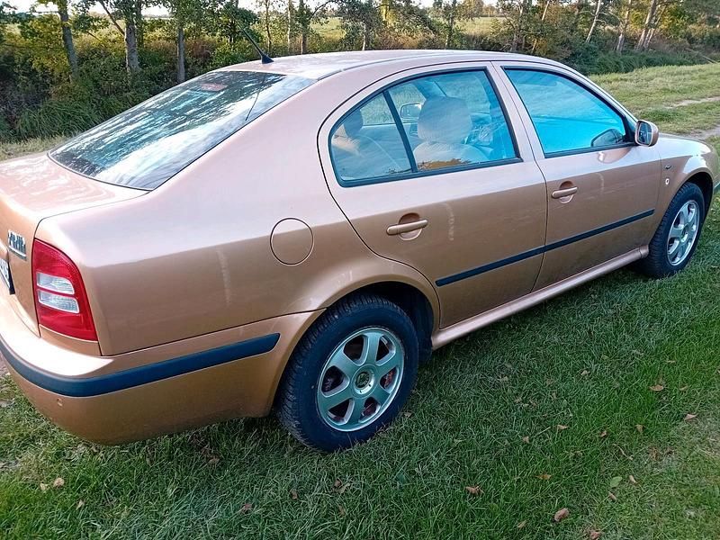 Gebraucht Skoda Octavia 150 PS (110 kW) 2001 Gold Limousine