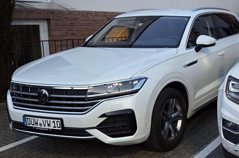 Weiß Gebraucht 2023 VW Touareg Elegance SUV | 53.999 € (Fairer Preis) - Bild 1/4