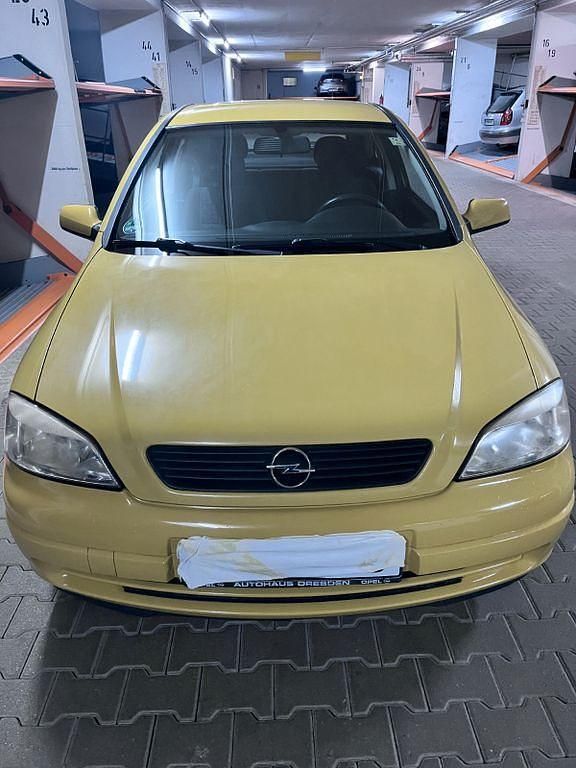 Gelb Gebraucht 2001 Opel Astra Limousine | 800 € (Superpreis) - Bild 1/4