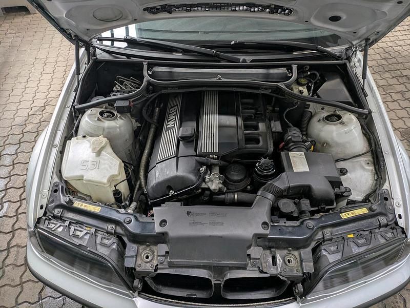 Gebraucht BMW 320 150 PS (110 kW) 1999 Silber Limousine