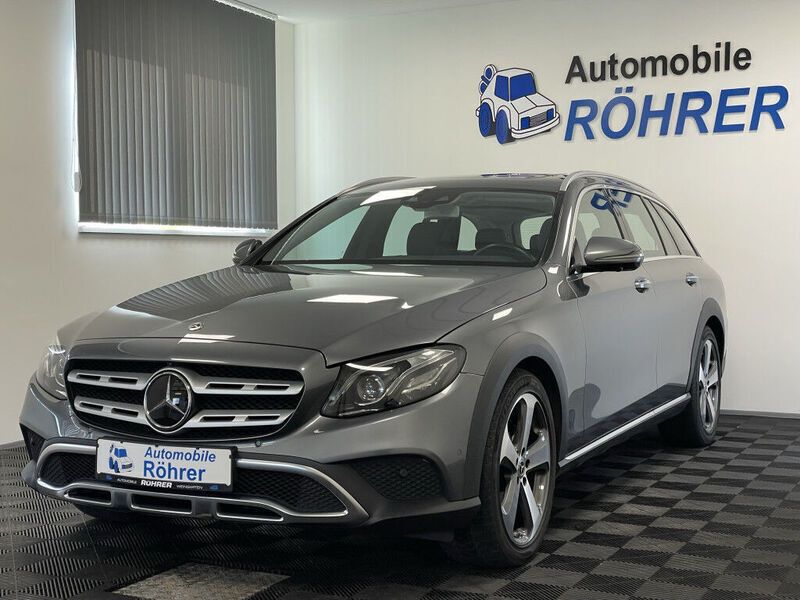 Grau metallic Gebraucht 2018 Mercedes E220 Avantgarde Kombi | 33.990 € (Teuer) - Bild 1/4