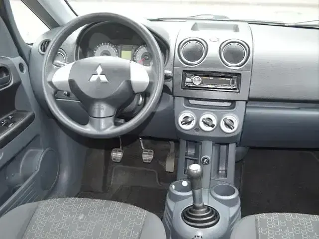 Gebraucht Mitsubishi Colt Inform 95 PS (69 kW) 2009 Silber Kleinwagen