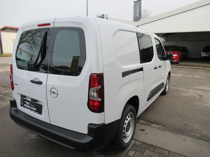 Neu Opel Combo Basis 131 PS (96 kW) 2025 Weiß Limousine