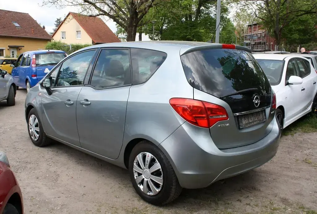 Gebraucht Opel Meriva Design Edition 120 PS (88 kW) 2012 Silber Van / Kleinbus