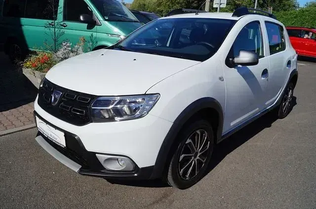 Gebraucht Dacia Sandero Stepway 90 PS (66 kW) 2018 Weiß Limousine