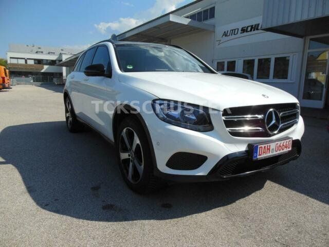 Weiß Gebraucht 2019 Mercedes GLC220 SUV | 31.900 € (Etwas zu teuer) - Bild 1/4