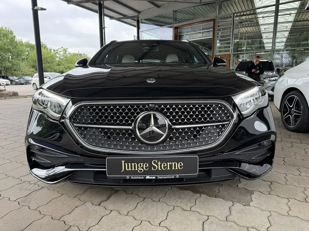 Gebraucht Mercedes E220 AMG 197 PS (144 kW) 2024 Schwarz Kombi