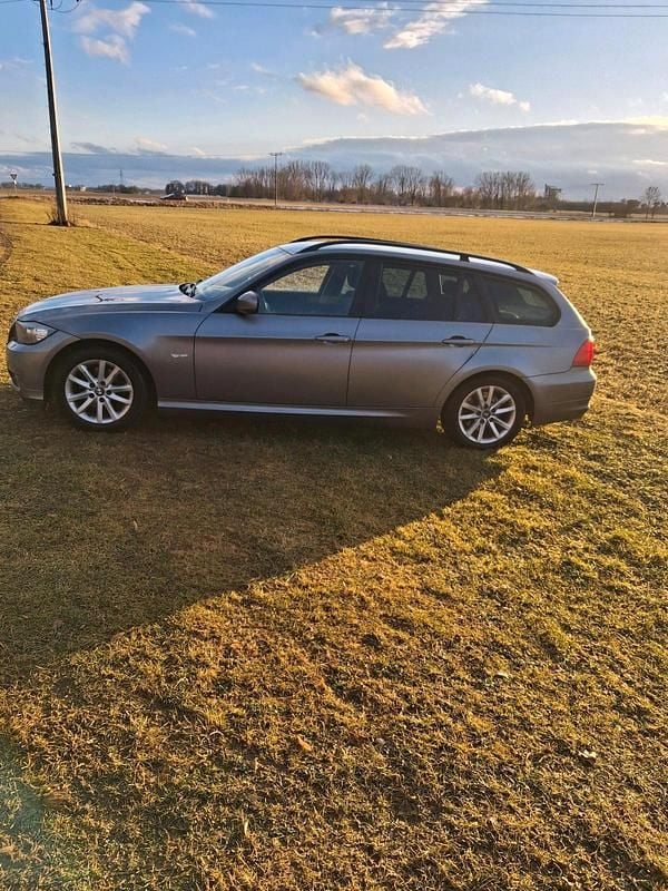 Gebraucht BMW 318 143 PS (105 kW) 2009 Grau Kombi