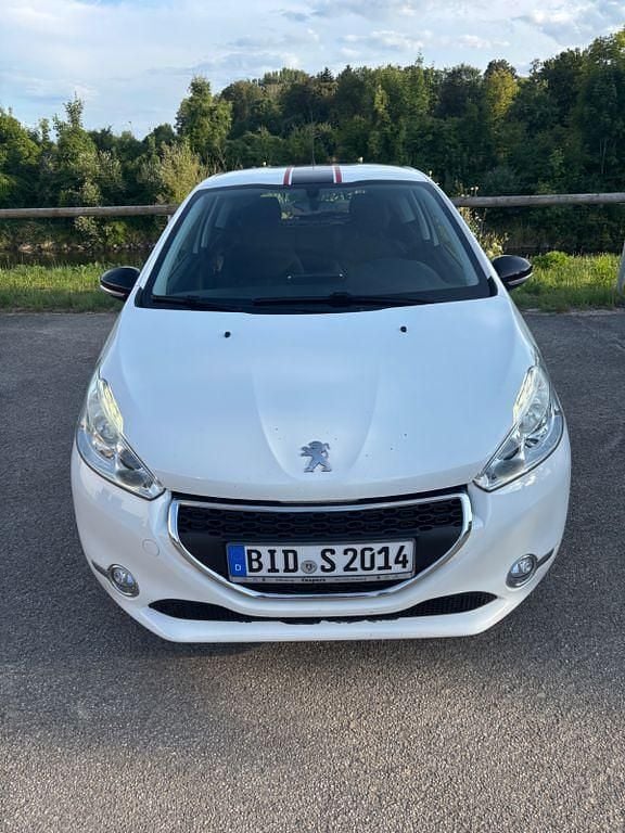 Weiß Gebraucht 2014 Peugeot 208 Active Kleinwagen | 2.500 € (Guter Preis) - Bild 1/4