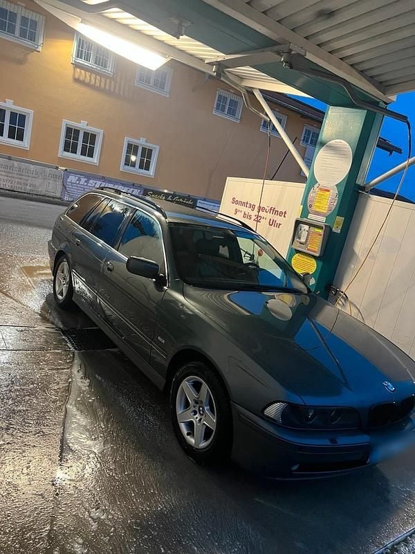Gebraucht BMW 520 170 PS (125 kW) 2002 Grau Kombi