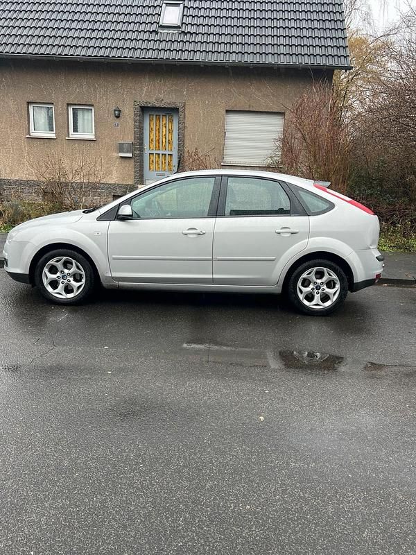 Gebraucht Ford Focus 2007 Silber Limousine