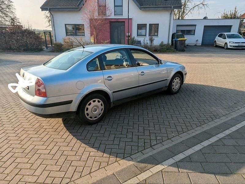 Gebraucht VW Passat 116 PS (85 kW) 2004 Blau Limousine