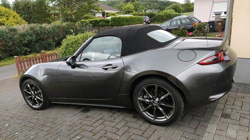 Gebraucht Mazda MX5 Sports-Line 184 PS (135 kW) 2019 Grau Cabrio