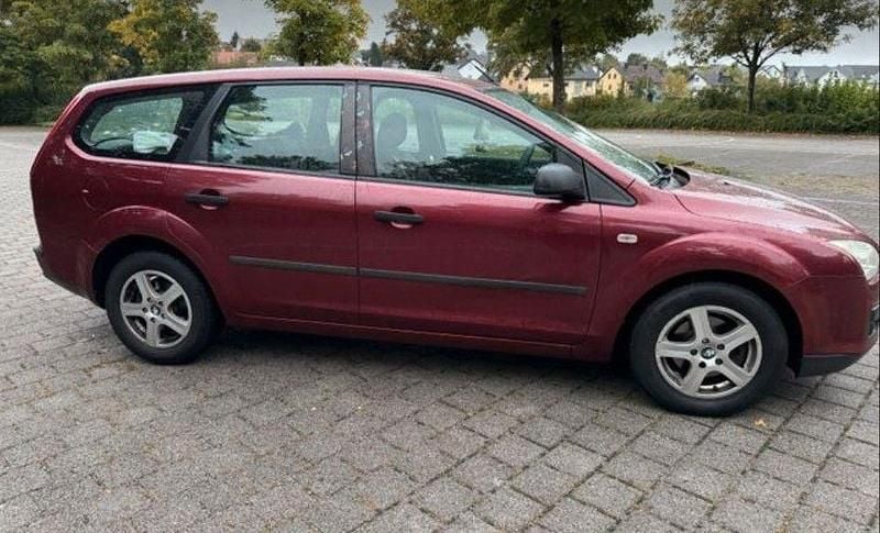 Gebraucht Ford Focus Ambiente 101 PS (74 kW) 2005 Rot Kombi